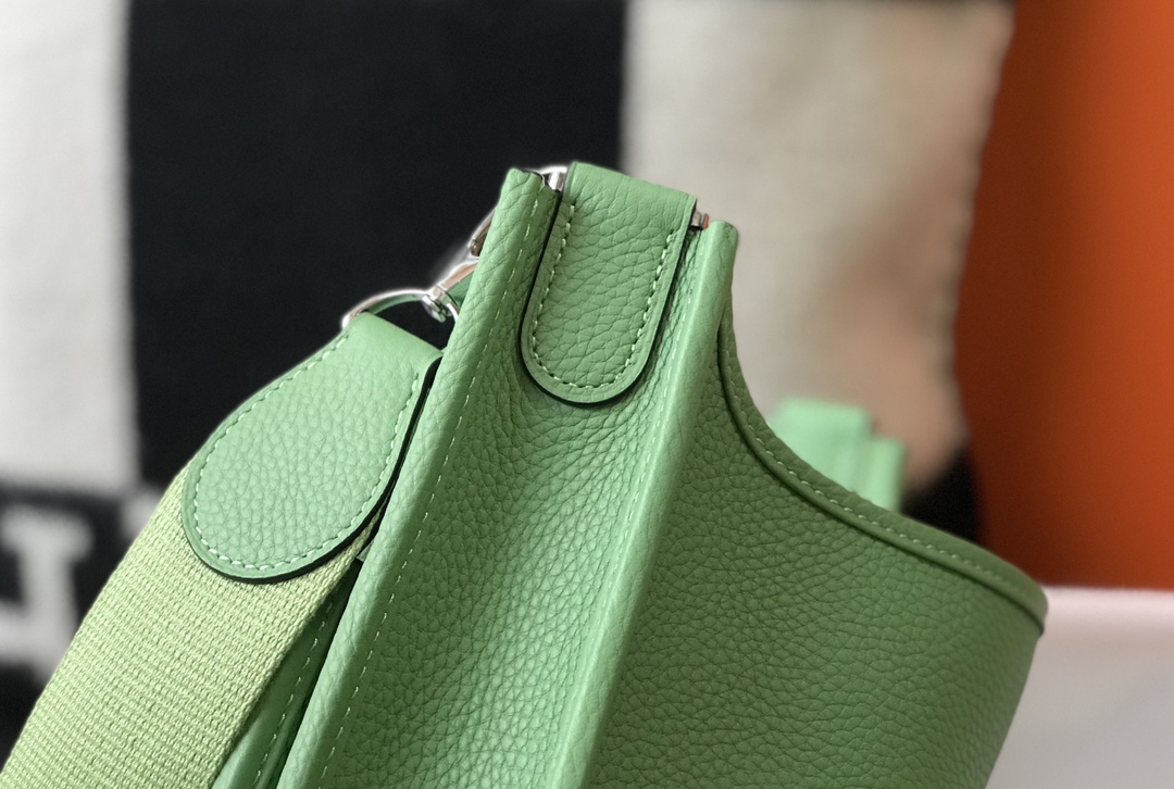 Hermes Evelyne III 29 PM Shoulder Bag In Kiwi Green Clemence Leather